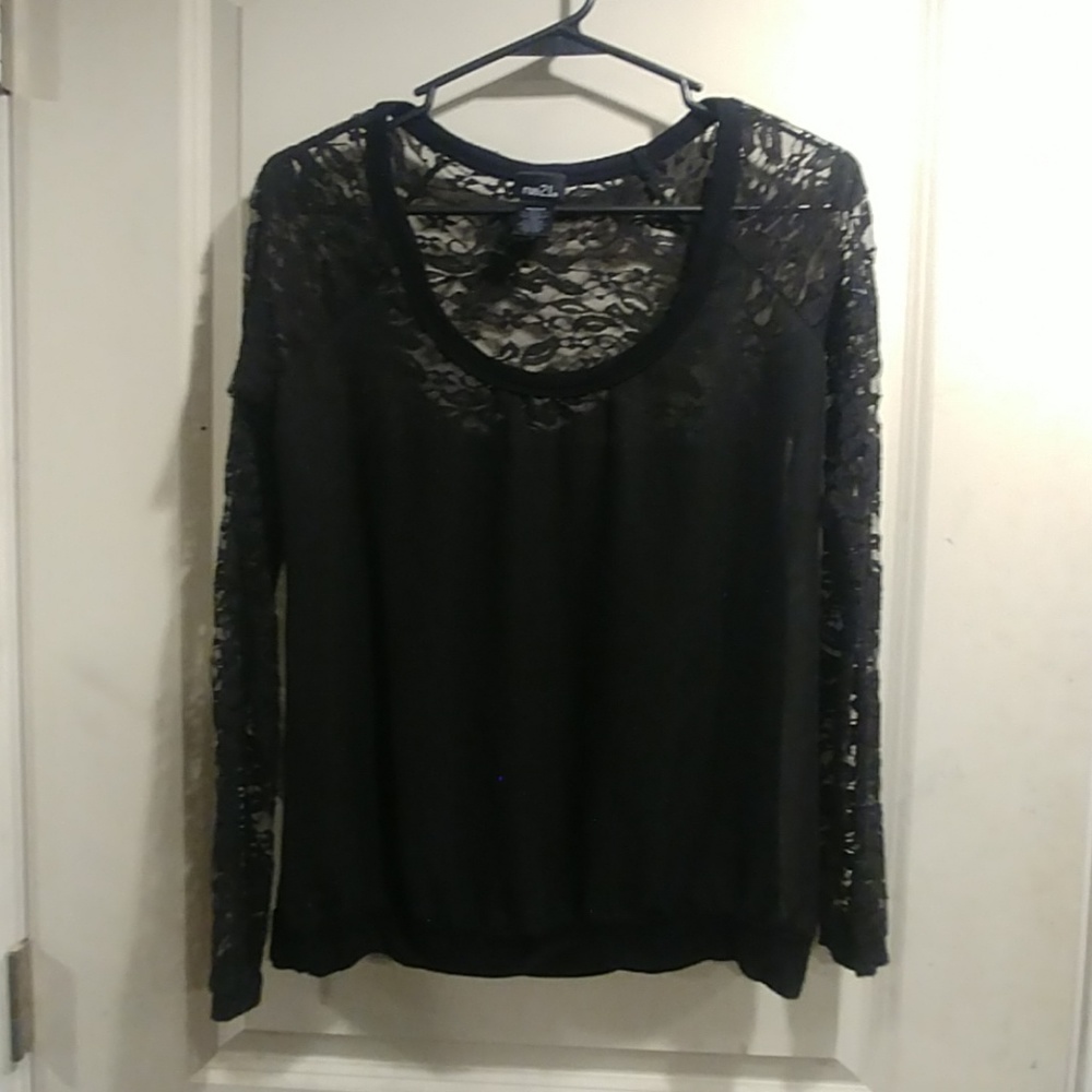 Rue 21 Lace sleeves size Medium NEW W/O TAGS
